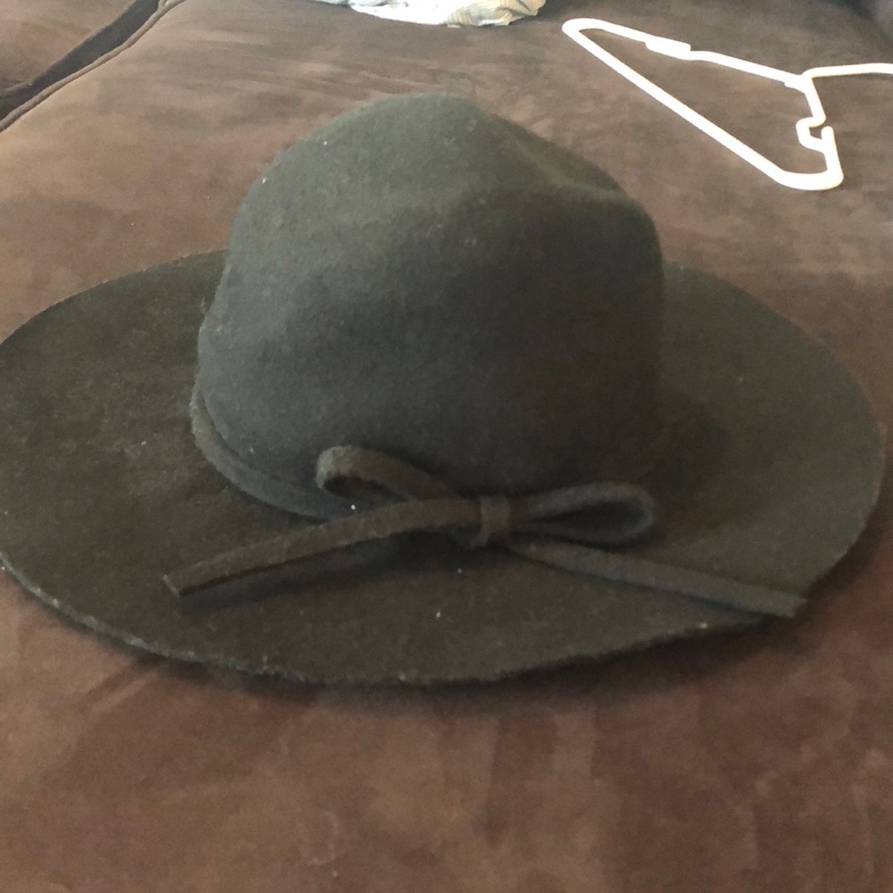 BEBE hat with bow